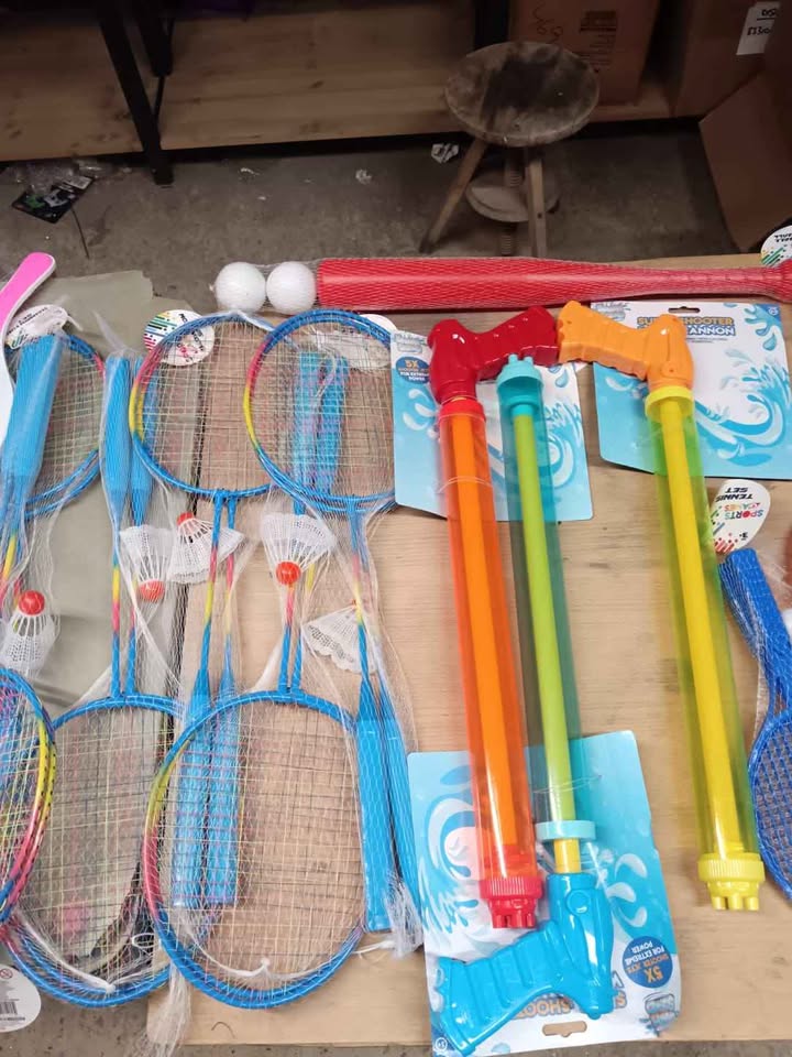 ABSOLUTE CLEARANCE LOT OF 125 LOVELY SUMMER FUN TOYS