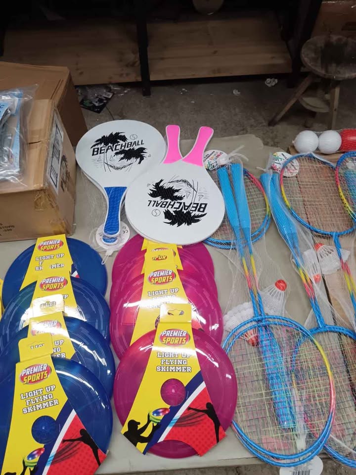ABSOLUTE CLEARANCE LOT OF 125 LOVELY SUMMER FUN TOYS